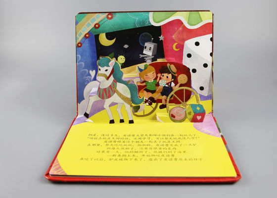 柔らかい感動させるフロント カバーのクリスマスによっては漫画の子供の特性が付いている本が現れます