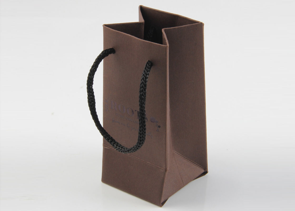 100%リサイクルされた材料が付いている魅力的な、耐久のペーパー買い物袋のクラフト紙